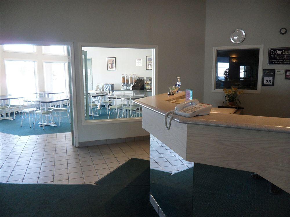 Bay Hill Inns & Suites Neepawa Exterior foto